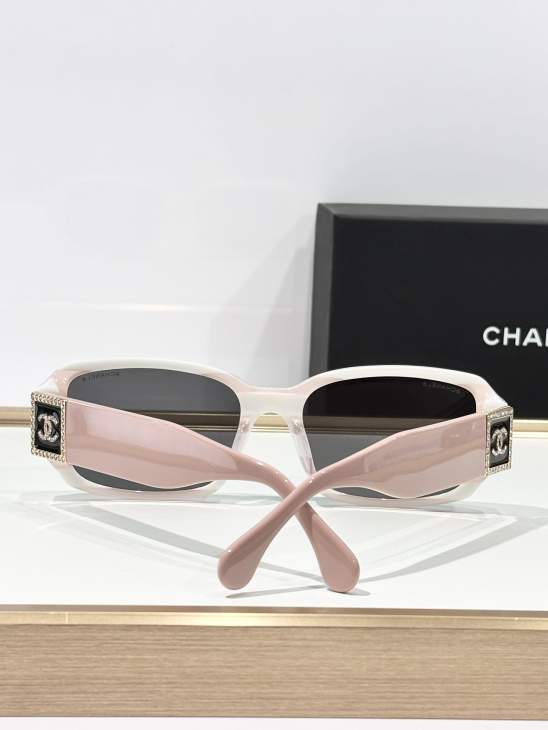 Picture of Chanel Sunglasses _SKUfw77837702fw